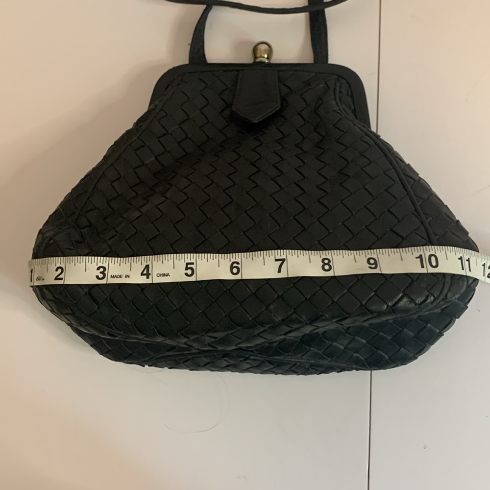 BLACK WEAVED LEATHER KISS LOCK CROSSBODY - Picture 8 of 10